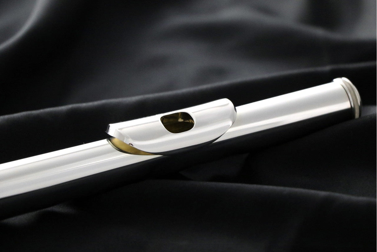 Close-up of Azumi AZ2 Flute lip plate