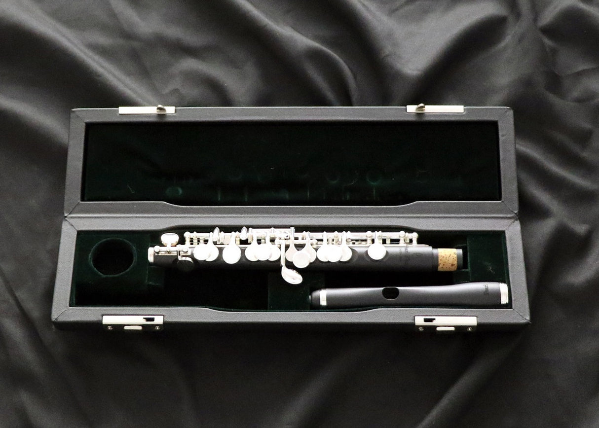 Pearl 105E/105ES Piccolo in its case