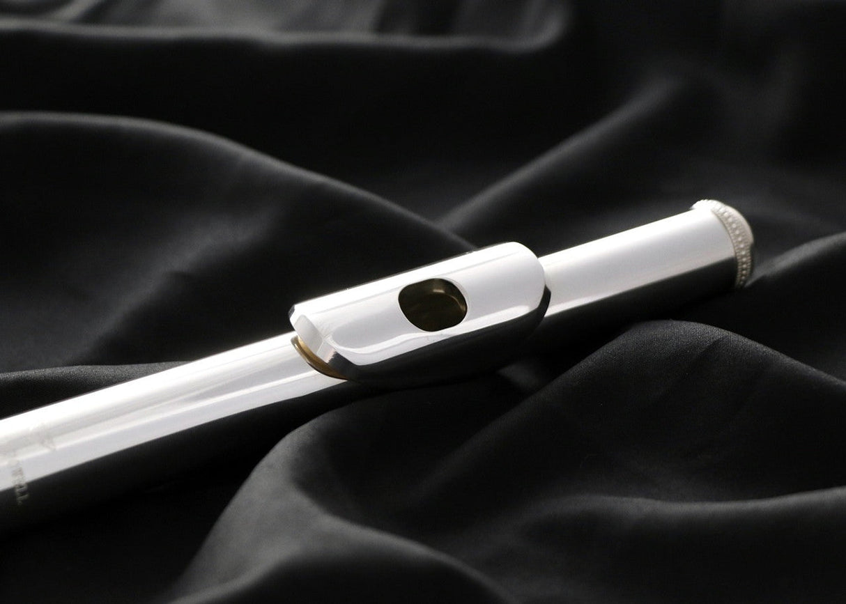 Close-up of Powell Sonaré 601 Flute lip plate