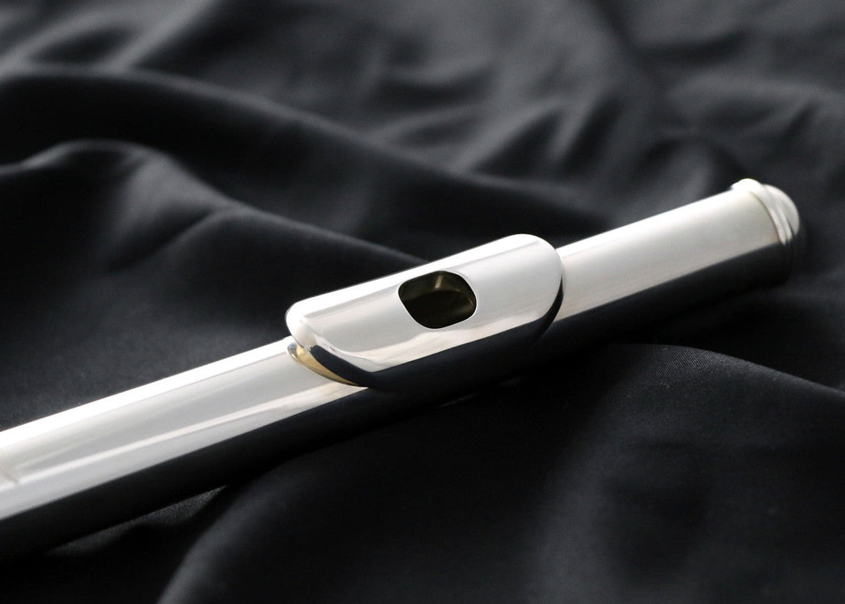 Close-up of Powell Sonaré 705 Flute lip plate