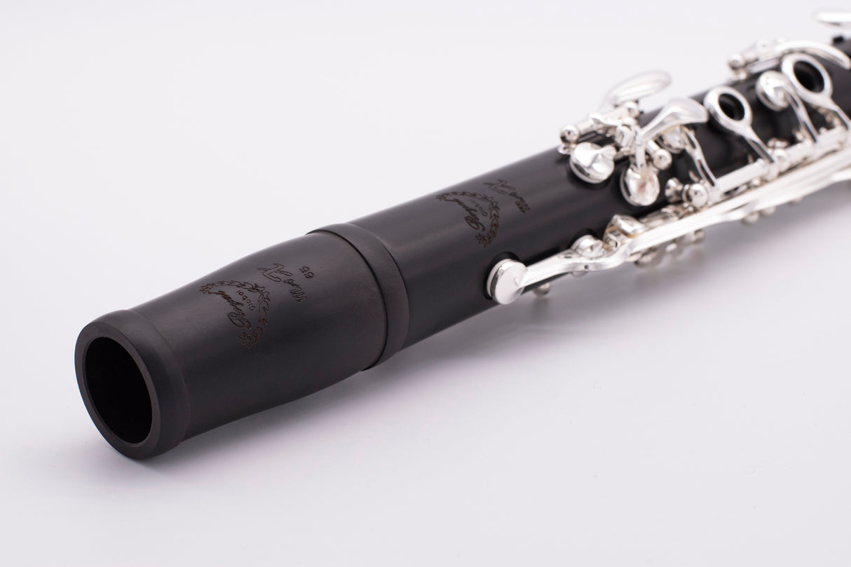 Royal Global Max Bb Clarinet - close up of the barrel attached to the clarinet laying on its side